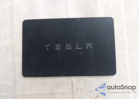 2023 Tesla Model Y Awd/Long Range Dual Motor All-Wheel Drive z USA, uszkodzony, nr VIN 7SAYGDEE2PF965905